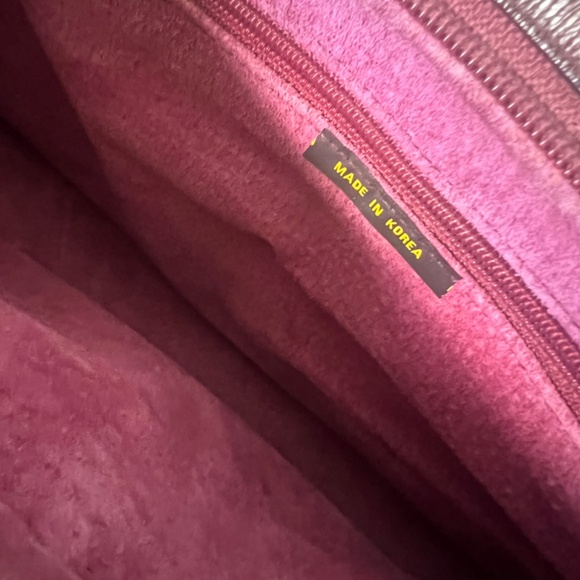 Elegant Red Leather Shoulder Bag - Picture 5 of 8